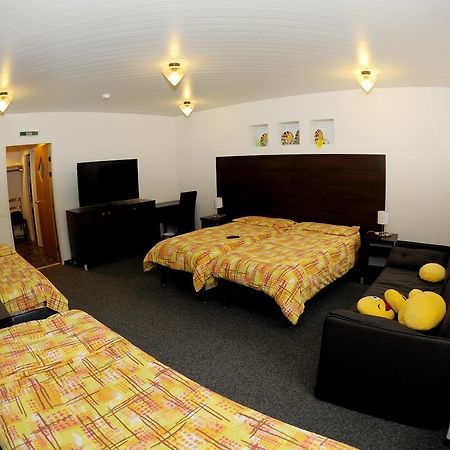 Hotel Restaurant Au Chasseur Orbe Экстерьер фото