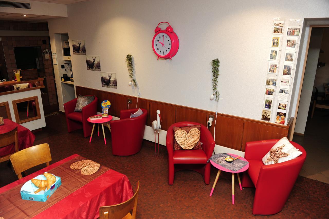 Hotel Restaurant Au Chasseur Orbe Экстерьер фото